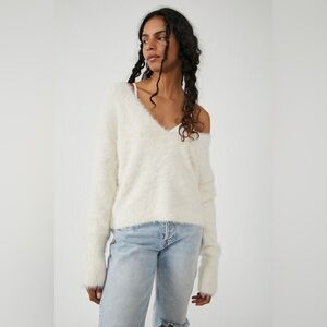 NWT Free People Off-the-Shoulder Fuzzy V-Neck Sweater in Cream Size Large